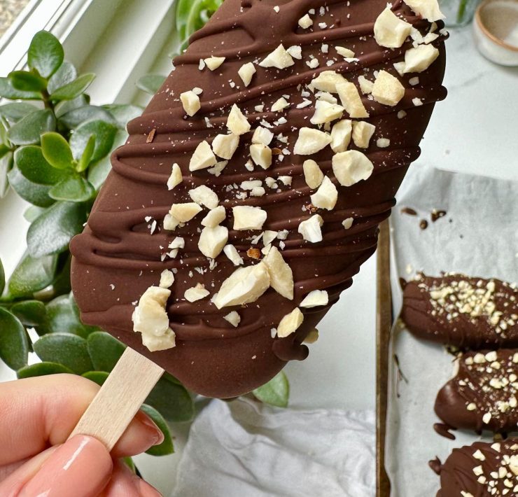 Domaći sladoled od indijskih oraščića i crne čokolade