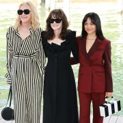 Catherine O’Hara, Winona Ryder, and Jenna Ortega, street style, Venecija