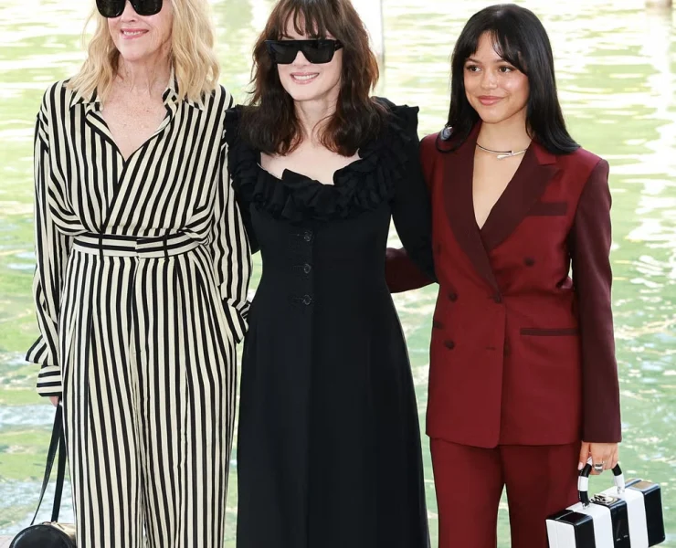 Catherine O’Hara, Winona Ryder, and Jenna Ortega, street style, Venecija