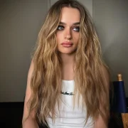 joey king, nirvana talasi, frizura