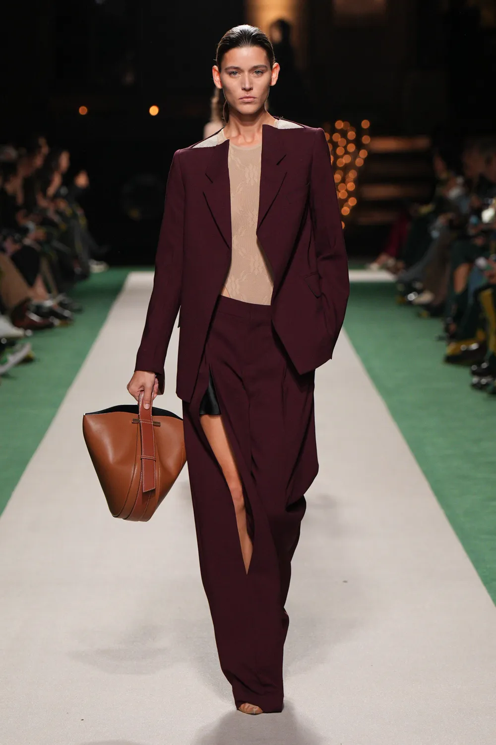 Victoria Beckham-proljeće 2025, gorunway