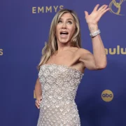 emmy 2024 red carpet, jennifer anniston