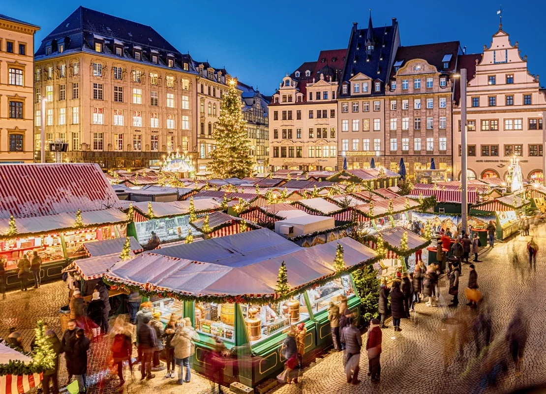 Leipzig_Marktplatz_mit_Weihnachtsmarkt