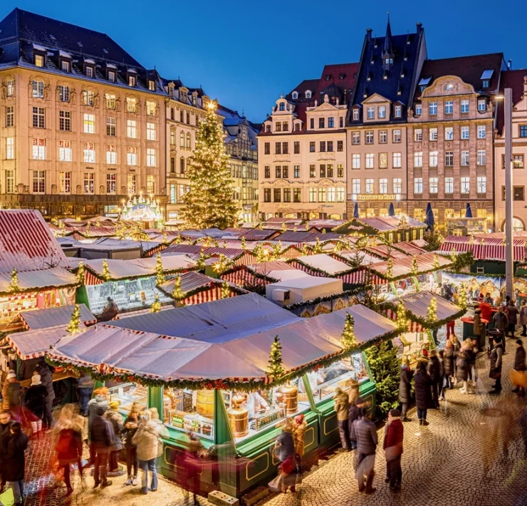 Leipzig_Marktplatz_mit_Weihnachtsmarkt