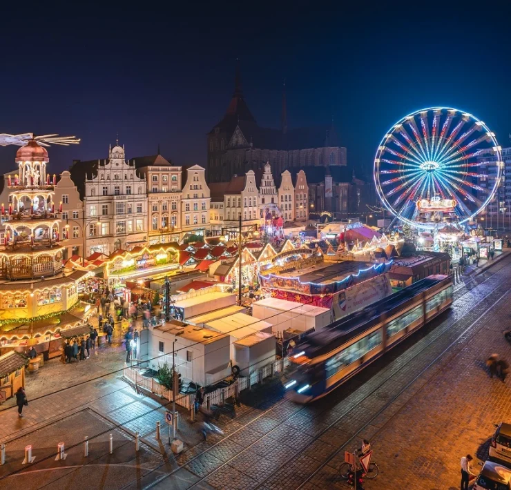 Rostocker_Weihnachtsmarkt_am_Abend (1)