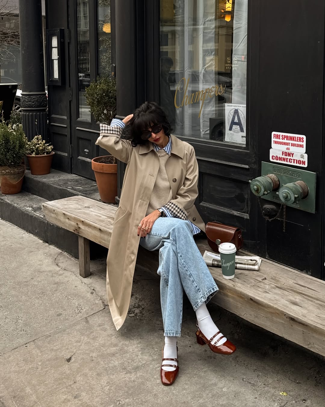 mantil, ravne farmerke, outfit